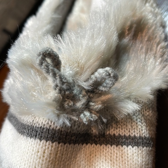 JESSICA SIMPSON HOUSE-SHOES  SIZE 7-8 colors Grey’s and white - Picture 5 of 14